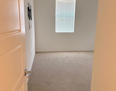 711 Winchester Drive - Photo Thumbnail 40