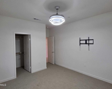 711 Winchester Drive - Photo Thumbnail 16