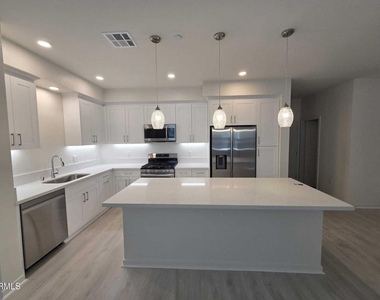 711 Winchester Drive - Photo Thumbnail 3