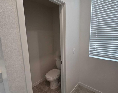 711 Winchester Drive - Photo Thumbnail 8