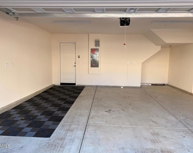 711 Winchester Drive - Photo Thumbnail 37