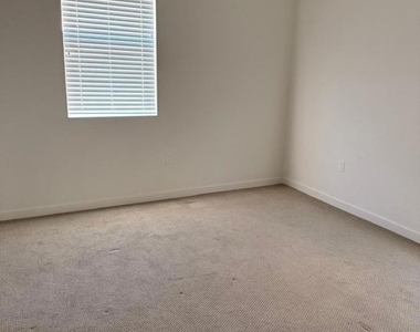 711 Winchester Drive - Photo Thumbnail 41