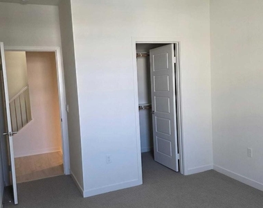 711 Winchester Drive - Photo Thumbnail 17