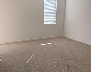 711 Winchester Drive - Photo Thumbnail 46