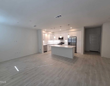 711 Winchester Drive - Photo Thumbnail 19
