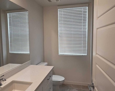 711 Winchester Drive - Photo Thumbnail 15