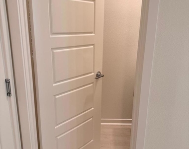 711 Winchester Drive - Photo Thumbnail 33