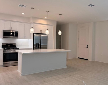 711 Winchester Drive - Photo Thumbnail 28