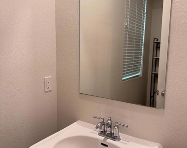 711 Winchester Drive - Photo Thumbnail 34