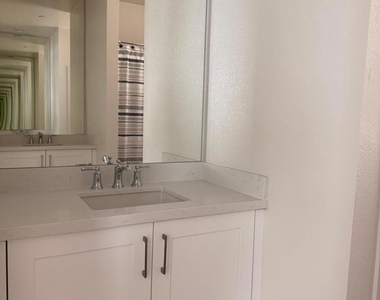 711 Winchester Drive - Photo Thumbnail 48