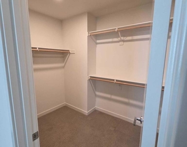 711 Winchester Drive - Photo Thumbnail 11