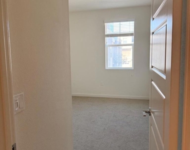 711 Winchester Drive - Photo Thumbnail 38