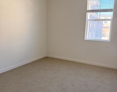 711 Winchester Drive - Photo Thumbnail 39