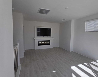 711 Winchester Drive - Photo Thumbnail 9