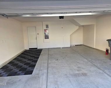 711 Winchester Drive - Photo Thumbnail 4