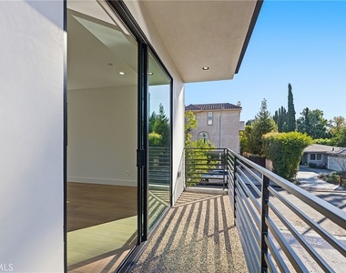 13602 Burbank Boulevard - Photo Thumbnail 11