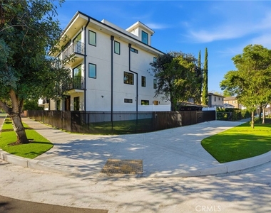 13602 Burbank Boulevard - Photo Thumbnail 1