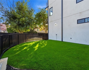 13602 Burbank Boulevard - Photo Thumbnail 17