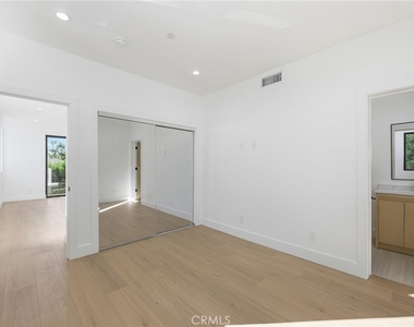 13602 Burbank Boulevard - Photo Thumbnail 14