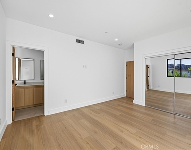 13602 Burbank Boulevard - Photo Thumbnail 9