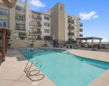 1019 Costa Pacifica Way - Photo Thumbnail 27