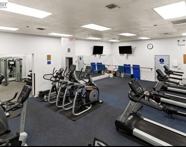 320 N Civic Dr - Photo Thumbnail 21