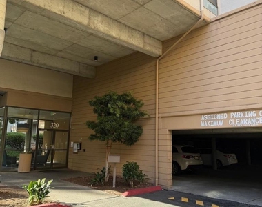 320 N Civic Dr - Photo Thumbnail 1