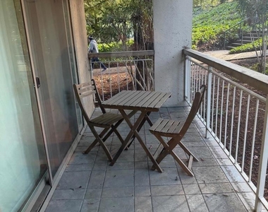320 N Civic Dr - Photo Thumbnail 15