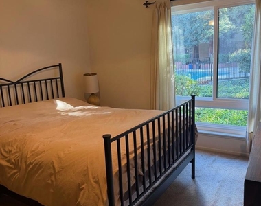320 N Civic Dr - Photo Thumbnail 9