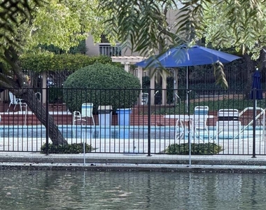 320 N Civic Dr - Photo Thumbnail 25