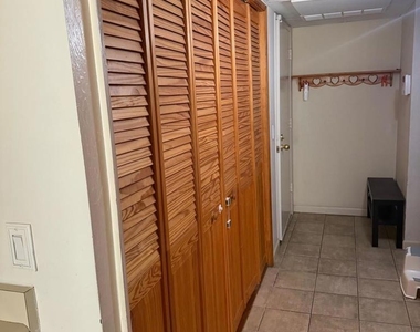 320 N Civic Dr - Photo Thumbnail 8