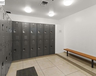 320 N Civic Dr - Photo Thumbnail 22