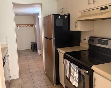 320 N Civic Dr - Photo Thumbnail 6