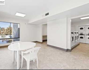 320 N Civic Dr - Photo Thumbnail 17