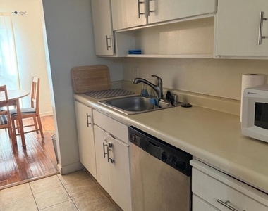 320 N Civic Dr - Photo Thumbnail 5