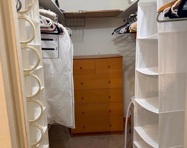 320 N Civic Dr - Photo Thumbnail 11