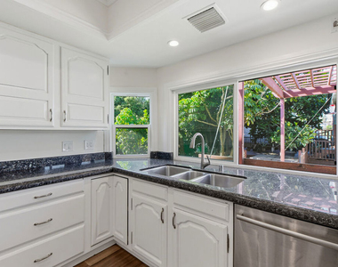 1301 Angelus Avenue - Photo Thumbnail 15