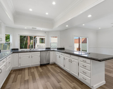1301 Angelus Avenue - Photo Thumbnail 14