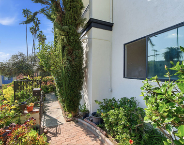1301 Angelus Avenue - Photo Thumbnail 4
