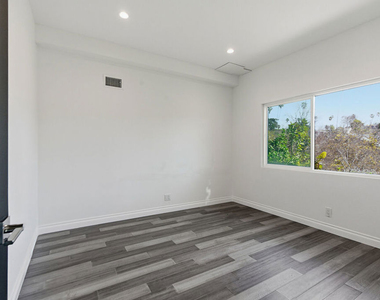 1301 Angelus Avenue - Photo Thumbnail 20