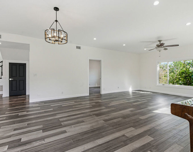 1301 Angelus Avenue - Photo Thumbnail 8