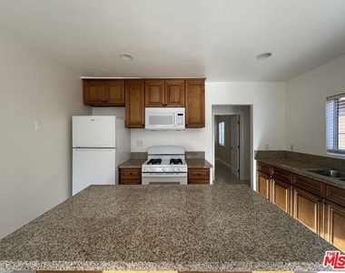 315 N Coronado Street - Photo Thumbnail 3