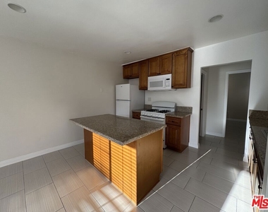 315 N Coronado Street - Photo Thumbnail 2