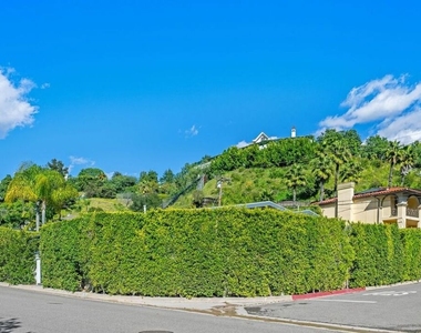 2120 San Ysidro Drive - Photo Thumbnail 4