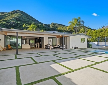 2120 San Ysidro Drive - Photo Thumbnail 33