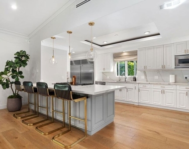 2120 San Ysidro Drive - Photo Thumbnail 11