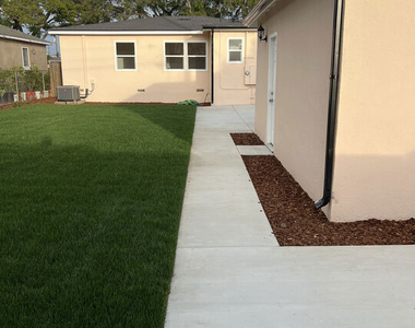 15605 S Berendo Avenue - Photo Thumbnail 7
