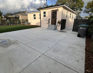 15605 S Berendo Avenue - Photo Thumbnail 10