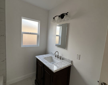 15605 S Berendo Avenue - Photo Thumbnail 21