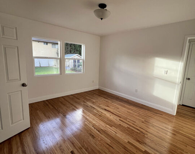 15605 S Berendo Avenue - Photo Thumbnail 16